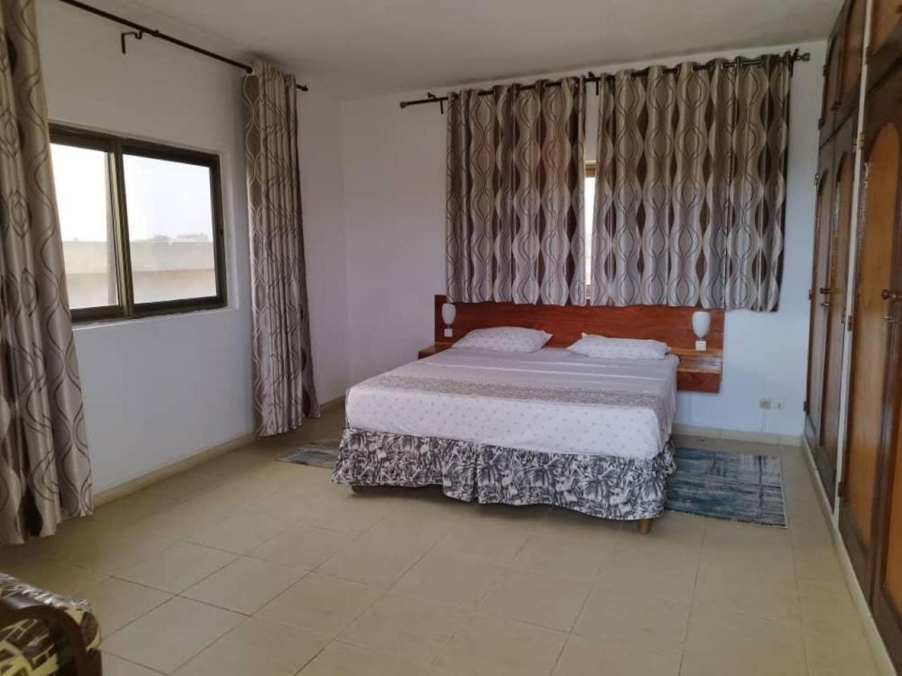 Rosalie'S Suites Lome Exterior photo