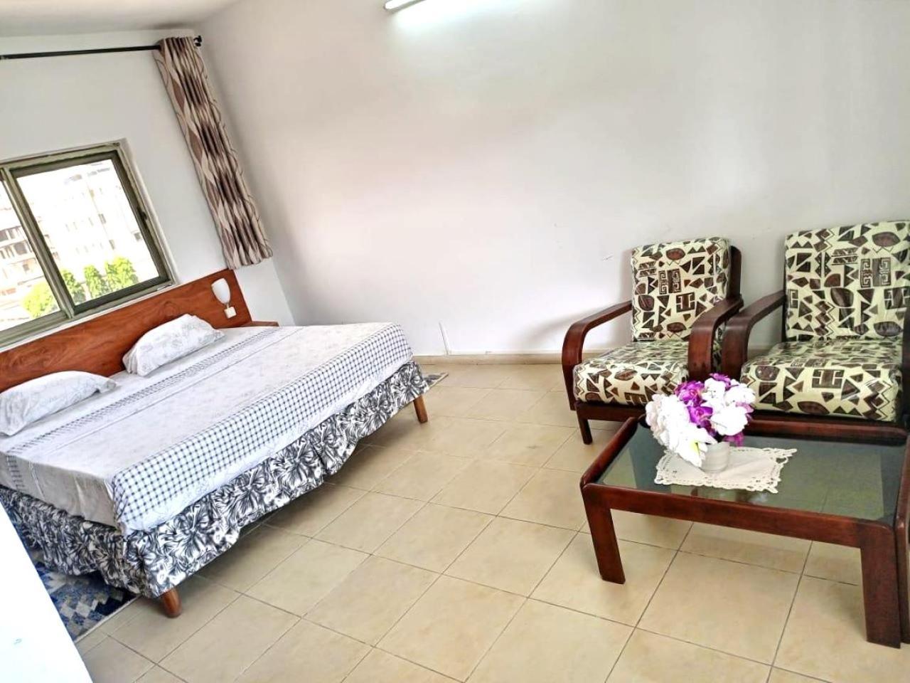 Rosalie'S Suites Lome Exterior photo