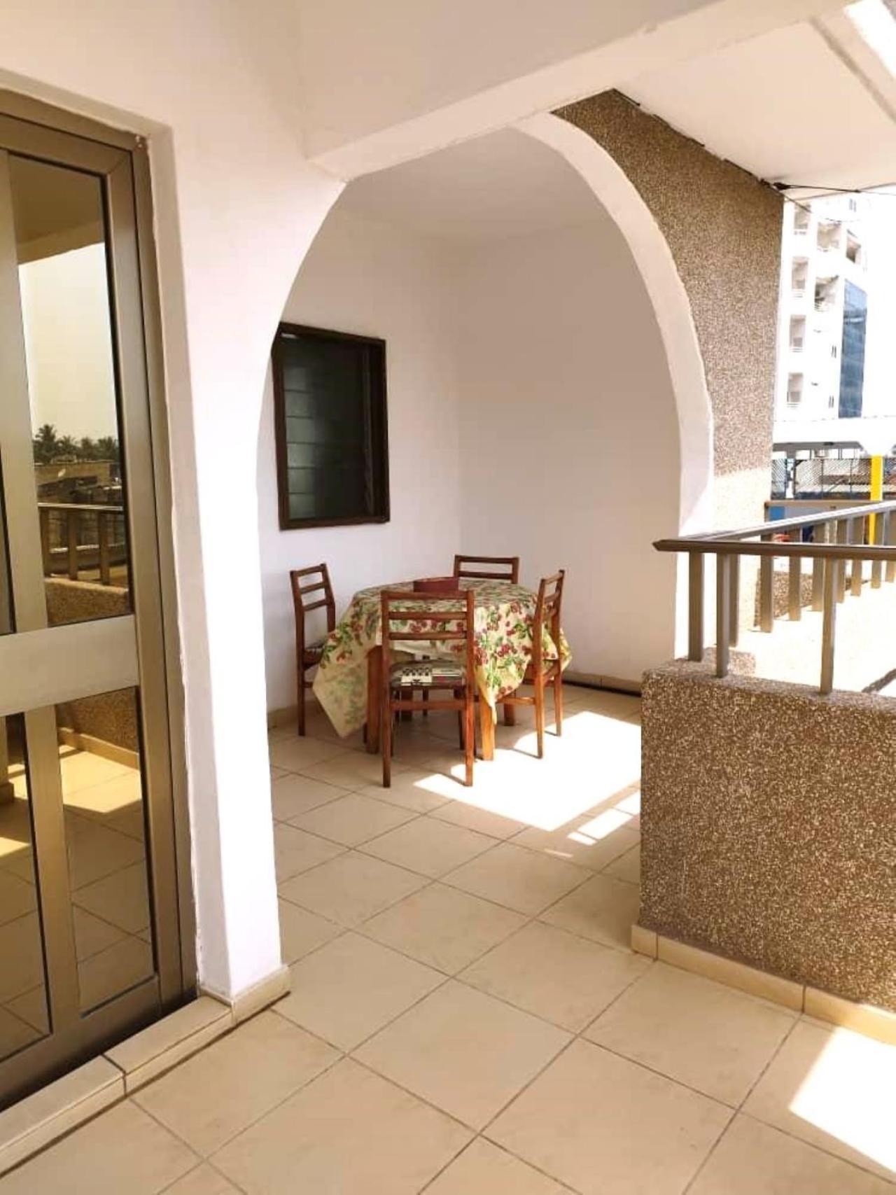 Rosalie'S Suites Lome Exterior photo
