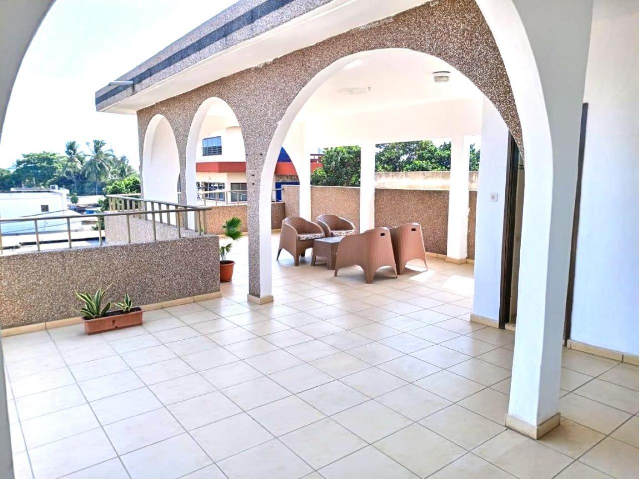 Rosalie'S Suites Lome Exterior photo