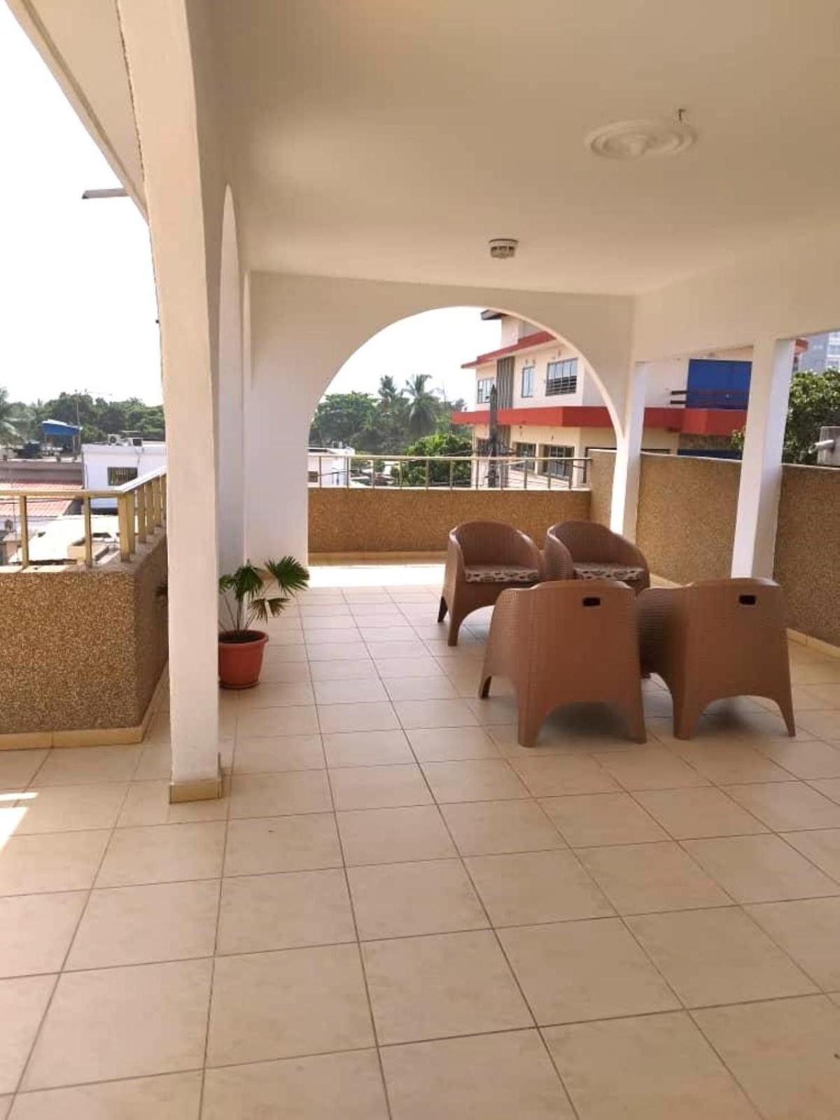 Rosalie'S Suites Lome Exterior photo
