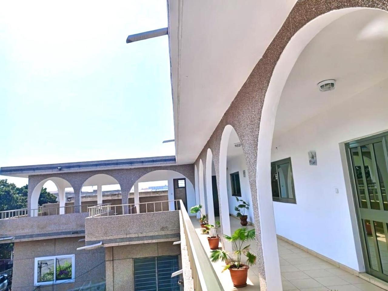 Rosalie'S Suites Lome Exterior photo