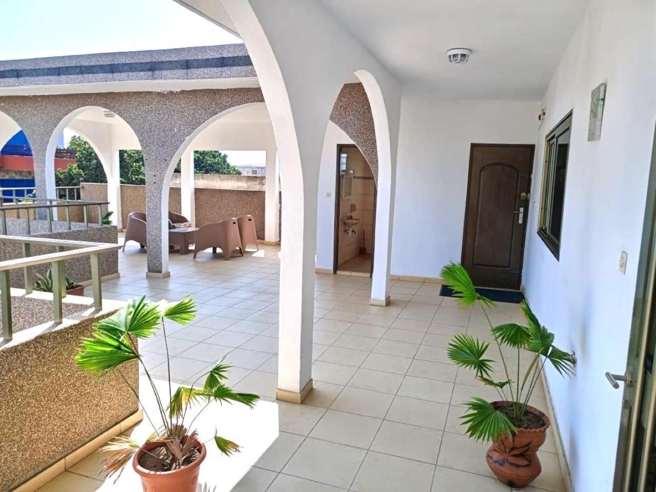 Rosalie'S Suites Lome Exterior photo