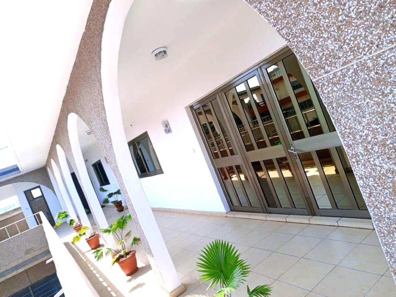Rosalie'S Suites Lome Exterior photo