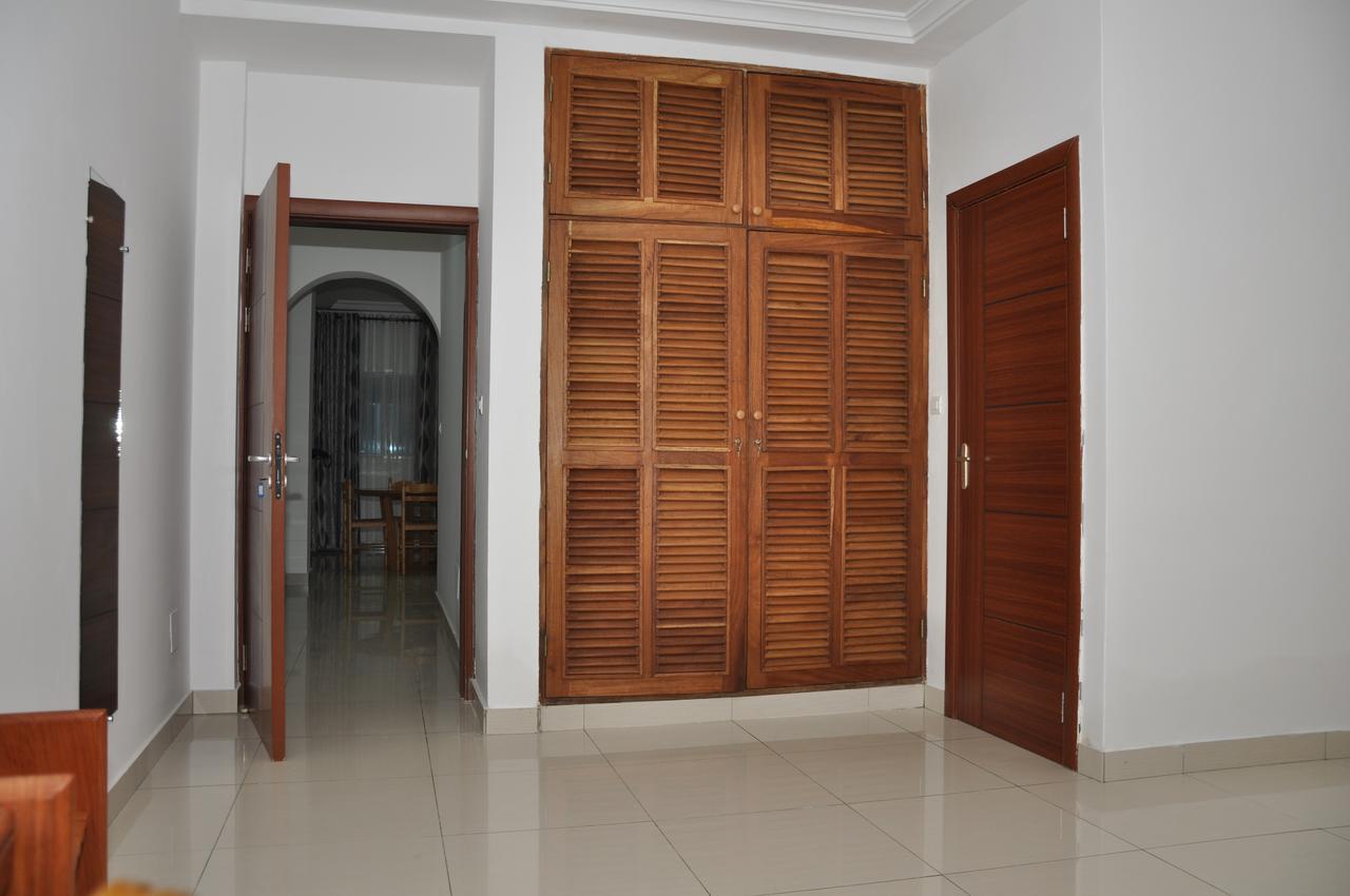 Rosalie'S Suites Lome Exterior photo