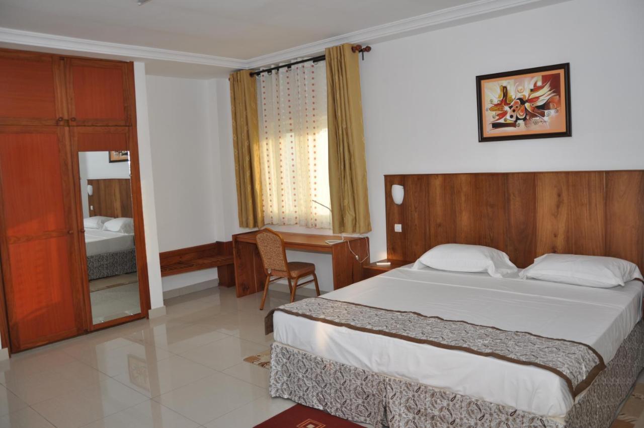 Rosalie'S Suites Lome Exterior photo